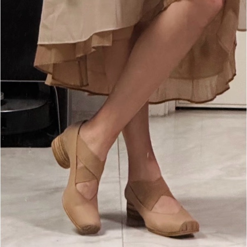 Elegant Tan Women's Shoes